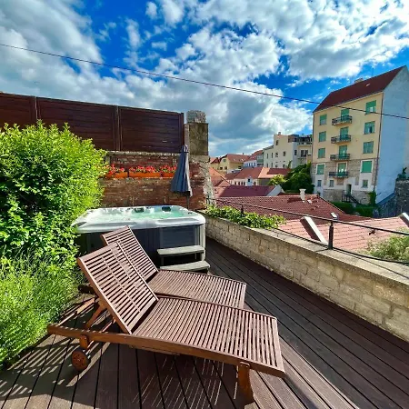Terrace Prémium Belváros Jacuzzival Appartamento *