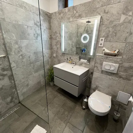 Terrace Premium Belvaros Jacuzzival * Veszprém