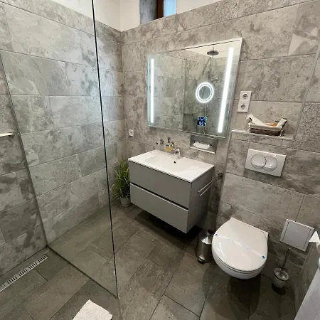 Terrace Premium Belvaros Jacuzzival * Veszprem